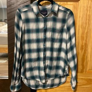 American Eagle women’s button down